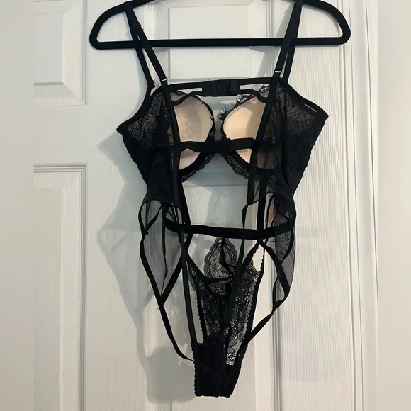 Victoria’s Secret black lace, Teddy, new tag size medium - Picture 2 of 3